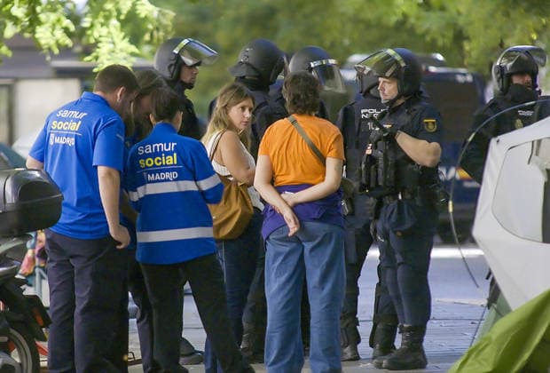 September 23, 2026, Madrid, Madrid, SPAIN: Authorities carry out the eviction of Maricarmen from her home, amid the presence of people supporting her and attention from the media. Madrid SPAIN - ZUMAz108 20260923_znp_z108_023 Copyright: xRichardxZubelzux