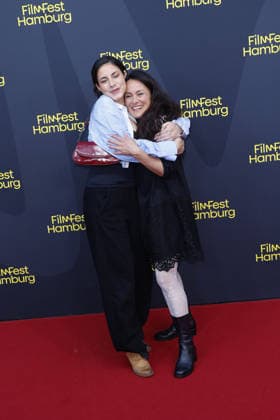 Almila Bagriacik and Idil Uener at the premiere of *Nachtschicht: Sterben verboten* on ZDF on September 25, 2026, at Cinemaxx as part of the 34th Film Festival in Hamburg Almila Bagriacik and Idil Uener attend the premiere of *Nachtschicht: Sterben verboten* on September 25, 2026 during the 34th Film Festival in Hamburg, Germany. Nachtschicht film premiere at the 3