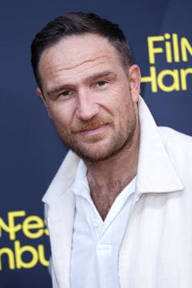 Frederick Lau attends the premiere of *Nachtschicht: Sterben verboten* on September 25, 2026, during the 34th Film Festival in Hamburg, Germany. *Nachtschicht* premiere during the 34th Film Festival in Hamburg, Germany