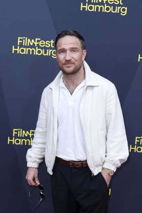 Frederick Lau attends the premiere of *Nachtschicht: Sterben verboten* on September 25, 2026, during the 34th Film Festival in Hamburg, Germany. *Nachtschicht* premiere during the 34th Film Festival in Hamburg, Germany