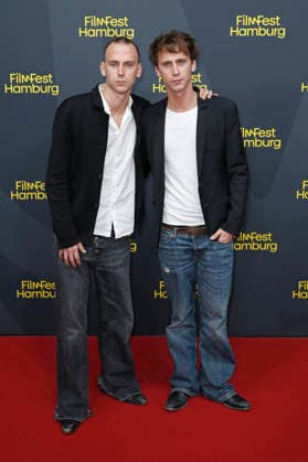 Emil Belton with his brother Oskar Belton at the premiere of the ARD series *Friesenjunkies* at the 34th Hamburg Film Festival 2026 at Cinemaxx Dammtor in Hamburg, September 25, 2026 Foto:xC.xTamckex xFuturexImagex friesenjunkies_6940