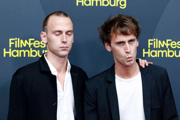 Emil Belton with his brother Oskar Belton at the premiere of the ARD series *Friesenjunkies* at the 34th Hamburg Film Festival 2026 at Cinemaxx Dammtor in Hamburg, September 25, 2026 Foto:xC.xTamckex xFuturexImagex friesenjunkies_6942