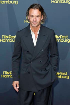 Stephan Luca at the premiere of the ARD series *Friesenjunkies* at the 34th Filmfest Hamburg 2026 at Cinemaxx Dammtor in Hamburg, September 25, 2026 Foto:xC.xTamckex xFuturexImagex friesenjunkies_6990