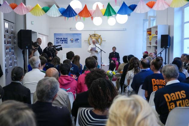 POPE LEO XIV VISITS MAISON BAKHITA SOCIAL INTEGRATION CENTER - PARIS France, Paris, Vatican, 2026 9 26 Pope Leo XIV visits Maison Bakhita Center for Accompaniment and Social Integration, dedicated to welcoming and supporting migrants, during his apostolic journey to France. EDITORIAL USE ONLY - NO BOOKS Copyright: xPOOL xCatholicxPressxPhotox
