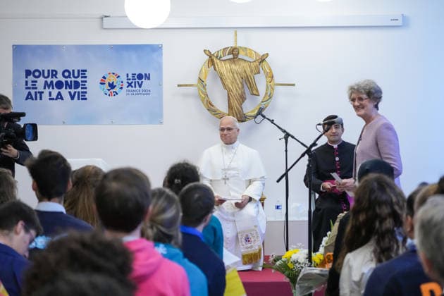 IPA88988656 - France, Paris, Vatican, September 26, 2026 Pope Leo XIV visits the Maison Bakhita Center for Accompaniment and Social Integration, which is dedicated to welcoming and supporting migrants, during his apostolic journey to France. Photo by POOL Catholic Press Photo  Copyright: xPOOL xCatholicxPressxPhotox xPOOL xCatholicxPressxPhotox IPA88988656.jpeg