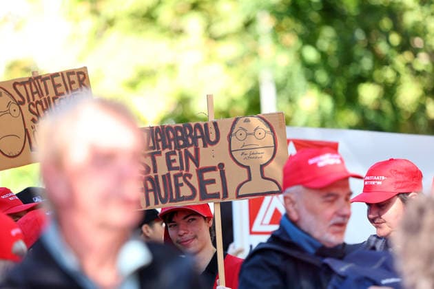 Politics, Demonstration against the labor reform in Germany Demonstration against the labor reform in Nuremberg , Bayern , Germany . September 26th, 2026 Photo by Davide Elias Copyright: xDavidexEliasx