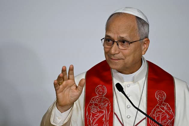 IPA88990600 - France, Paris, Vatican, September 26, 2026 Pope Leo XIV meets with members of the Provincial Synodal Assembly, catechumens, and neophytes at the Catholic Institute of Paris during his apostolic journey to France. Photo by VATICAN MEDIA Catholic Press Photo  Copyright: xVATICANxMEDIA xCatholicxPressxPhotox xVATICANxMEDIA xCatholicxPressxPhotox IPA88990600