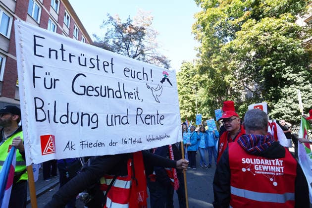 September 26, 2026, Nuremberg, Bayern, Germany: Demonstration against the labor reform in Nuremberg , Bayern , Germany . September 26th, 2026 Nuremberg Germany  - ZUMAe140 20260926_zip_e140_020 Copyright: xDavidexEliasx
