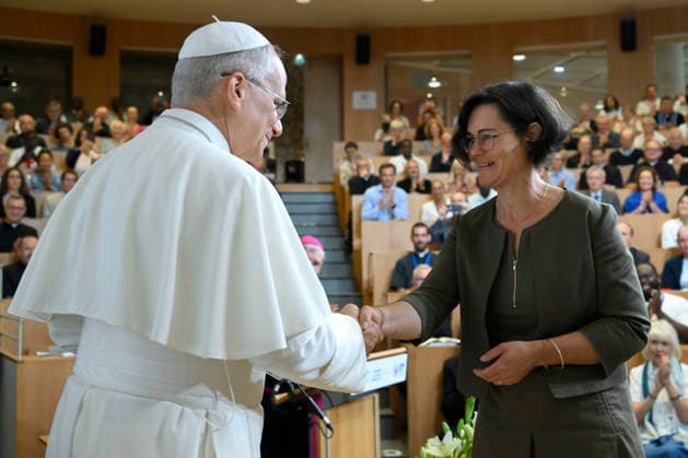IPA88990595 - France, Paris, Vatican, September 26, 2026 Pope Leo XIV meets with members of the Provincial Synodal Assembly, catechumens, and neophytes at the Catholic Institute of Paris during his apostolic visit to France. Photo by VATICAN MEDIA Catholic Press Photo  Copyright: xVATICANxMEDIA xCatholicxPressxPhotox xVATICANxMEDIA xCatholicxPressxPhotox IPA88990595