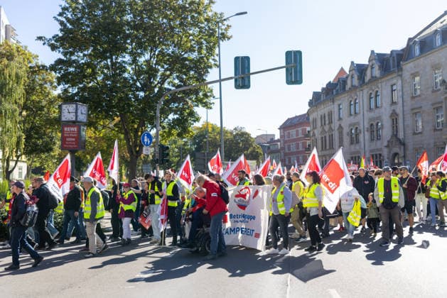 Protest Against Cuts to Social Services in Erfurt, September 26, 2026: In Erfurt, Thuringia, several thousand people protested against the government’s plans to dismantle the welfare state. Among them were workers from the nursing, healthcare, and social services sectors. 26092026_ppb-39