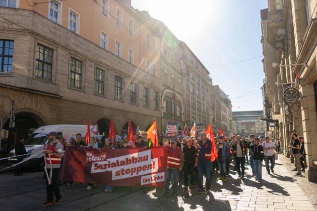 Protest Against Cuts to Social Services in Erfurt, September 26, 2026: In Erfurt, Thuringia, several thousand people protested against the government’s plans to dismantle the welfare state. Among them were workers from the nursing, healthcare, and social services sectors. 26092026_ppb-43