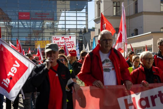 Protest Against Social Welfare Cuts in Erfurt, September 26, 2026. In Erfurt, Thuringia, several thousand people protested against the government’s plans to dismantle the welfare state. Among them were workers from the nursing, healthcare, and social services sectors. 26092026_ppb-52