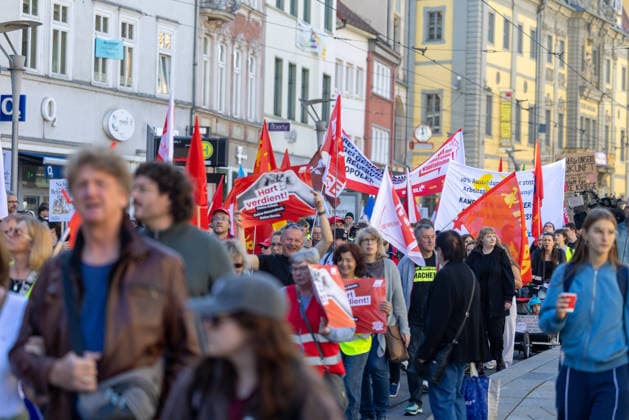 Protest Against Social Cuts in Erfurt, September 26, 2026: In Erfurt, Thuringia, several thousand people protested against the government’s plans to dismantle the welfare state. Among them were workers from the nursing, healthcare, and social services sectors. 26092026_ppb-41