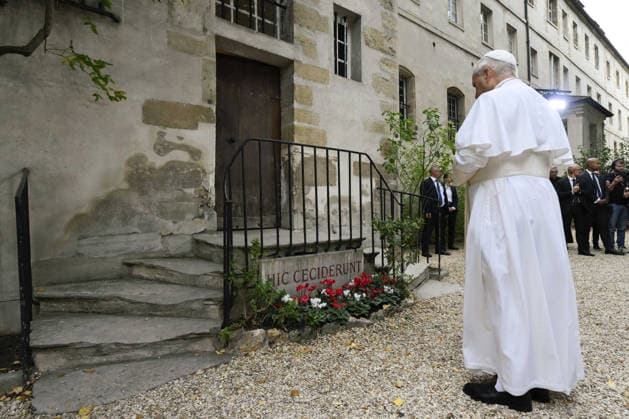 Pope Leo XIV Meets The Provincial Synodal Assembly in Paris Pope Leo XIV meets members of the Provincial Synodal Assembly, catechumens and newly baptized Christians at the Catholic University of Paris, France on September 26, 2026, on the second day of his four-day Apostolic Journey to France. Photo by (EV) Simone Risoluti Vatican Media ABACAPRESS.COM Paris France  Copyright: xABACAx