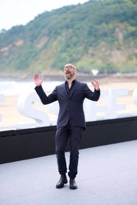 San Sebastian - Le Faux Soir Photocal Michaël R. Roskam attended Le Faux Soir Photocall during 74th San Sebastian International Film Festival at Kursaal Palace on September 26, 2026 in Donostia San Sebastian, Spain Photo by ABACAPRESS.COM San Sebastian Euskadi Spain  Copyright: xABACAx