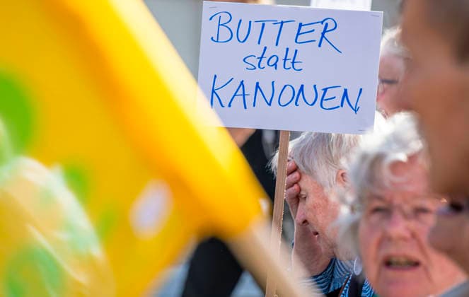 Social protests organized by the DGB, Germany, Berlin, September 26, 2026. Retirees protest: Butter instead of guns. There’s enough for everyone, and Merz must go. Posters, banners, and slogans against the federal government’s cuts to social benefits. Cutting social benefits, Nationwide social protests organized by the DGB and its