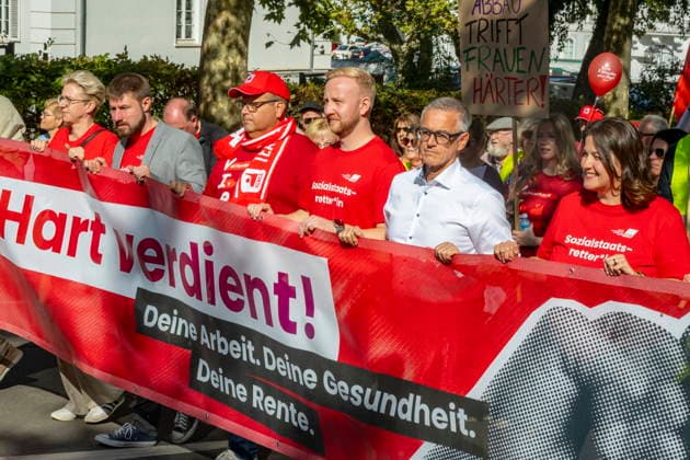 Thousands of demonstrators joined the German Trade Union Federation’s march in Saarbrücken and other cities on Saturday, September 26, 2026. The federal government’s reform agenda is not without controversy among the public. Most recently, the CDU’s historically poor results in the state elections were also bub