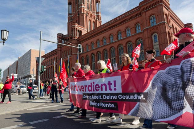 DGB Demonstration Against the Dismantling of the Welfare State September 26, 2026, Berlin, Germany: Demonstration and rally in front of the Rotes Rathaus as part of the DGB Day of Action against the dismantling of the welfare state and military buildup
