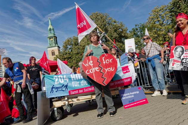 DGB Demonstration Against the Dismantling of the Welfare State September 26, 2026, Berlin, Germany: Demonstration and rally in front of the Rotes Rathaus as part of the DGB Day of Action against the dismantling of the welfare state and military buildup