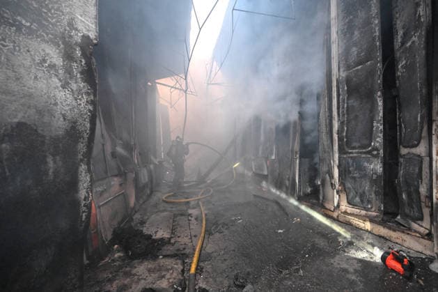 A State Emergency Service rescuer, wearing protective gear, works in a smoke-filled passageway to extinguish a fire at the Central Clothes Market (Anholenko) in Zaporizhzhia, Ukraine, September 26, 2026. The market sustained significant damage in a Russian drone attack. (Photo by Dmytro Smolienko Ukrinform) Russian troops strike clothes market in Zaporizhzhia  Copyright: xDmytroxSmolienkox