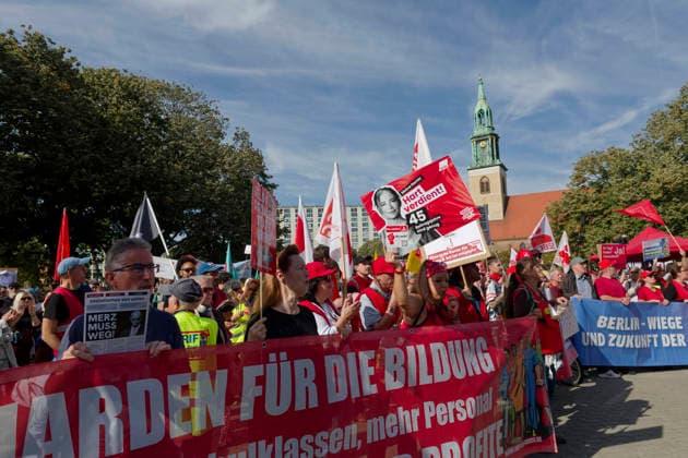 DGB Demonstration Against the Dismantling of the Welfare State September 26, 2026, Berlin, Germany: Demonstration and rally in front of the Rotes Rathaus as part of the DGB Day of Action against the dismantling of the welfare state and military buildup