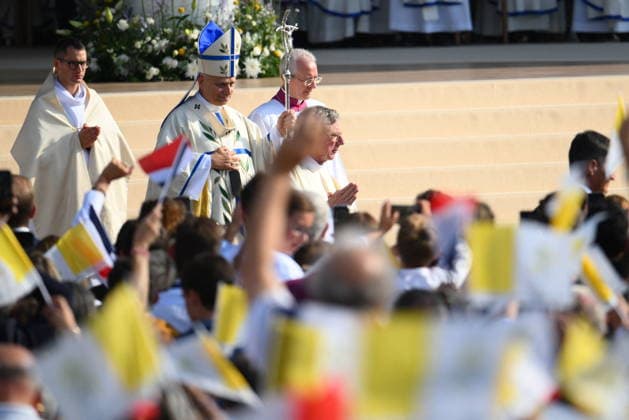 Visit to France of Pope Leo XIV - Mass At Concorde Place Pope Leo XIV during a mass at Concorde Place in Paris, France on September 26, 2026. Pope Leo XIV makes a historic apostolic journey of four days to France scheduled for September 25 to 28, 2026. Photo by Eliot Blondet ABACAPRESS.COM Paris France  Copyright: xBlondetxEliot ABACAx