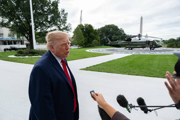 September 26, 2026, Washington, District Of Columbia, United States: President DONALD TRUMP speaks to reporters before departing the White House for Knoxville, Tennessee, where he is scheduled to attend the University of Tennessee vs. University of Texas college football game at Neyland Stadium. Washington United States - ZUMAk206 20260926_znp_k206_007 Copyright: xMattxKaminskyx