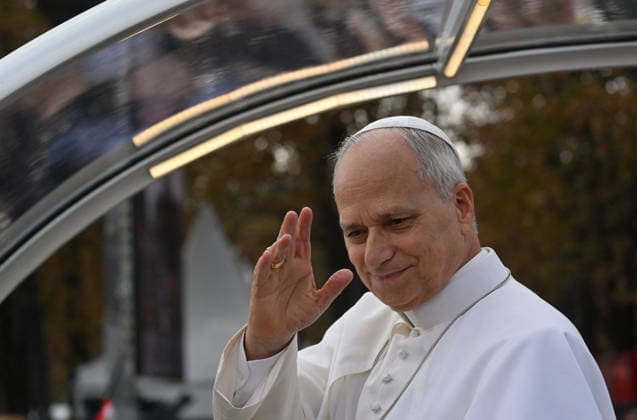 Pope Leo XIV during his grand Mass at the Place de la Concorde in Paris on September 26, 2026. Christian Liewig, Bestimage. Pope Leo XIV during his grand Mass at the Place de la Concorde in Paris, September 26, 2026. Paris, France  Copyright: xChristianxLiewigx xBestimagexChristianxLiewigx xBestimagex