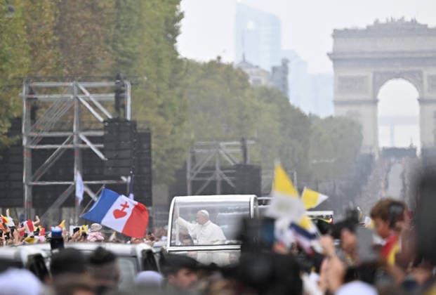 Pope Leo XIV during his grand Mass at the Place de la Concorde in Paris on September 26, 2026. Christian Liewig Bestimage Pope Leo XIV during his grand Mass at the Place de la Concorde in Paris, September 26, 2026. Paris, France  Copyright: xChristianxLiewigx xBestimagexChristianxLiewigx xBestimagex