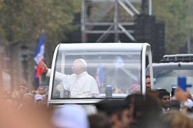 Pope Leo XIV during his grand Mass at the Place de la Concorde in Paris on September 26, 2026. Christian Liewig Bestimage Pope Leo XIV during his grand Mass at the Place de la Concorde in Paris, September 26, 2026. Paris, France  Copyright: xChristianxLiewigx xBestimagexChristianxLiewigx xBestimagex