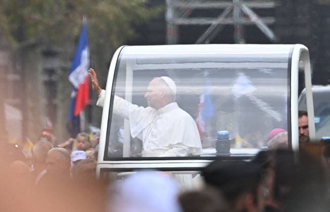 Pope Leo XIV during his grand Mass at the Place de la Concorde in Paris on September 26, 2026. Christian Liewig Bestimage. Pope Leo XIV during his grand Mass at the Place de la Concorde in Paris, September 26, 2026. Paris, France  Copyright: xChristianxLiewigx xBestimagexChristianxLiewigx xBestimagex