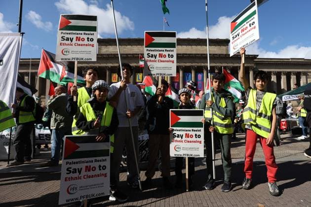 September 26, 2026, Liverpool, England, United Kingdom: Pro-Palestinian demonstrators march from St GeorgeÃ¢â‚¬â ¢s Plateau towards the venue of the Labour Party Conference in Liverpool, ahead of the start of the conference. Demonstrators called on the UK government to halt arms sales to Israel and impose sanctions. Liverpool United Kingdom - ZUMAa279 20260926_zsp_a279_032 Copyright: xZeynepxDemirxAslimx