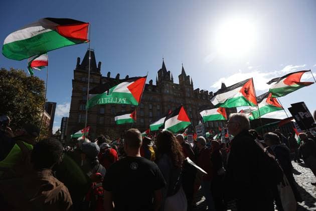 September 26, 2026, Liverpool, England, United Kingdom: Pro-Palestinian demonstrators march from St GeorgeÃ¢â‚¬â ¢s Plateau towards the venue of the Labour Party Conference in Liverpool, ahead of the start of the conference. Demonstrators called on the UK government to halt arms sales to Israel and impose sanctions. Liverpool United Kingdom - ZUMAa279 20260926_zsp_a279_030 Copyright: xZeynepxDemirxAslimx