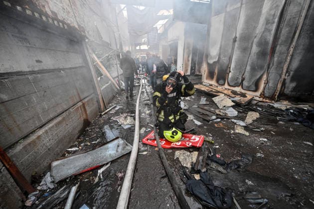Russian troops strike clothes market in Zaporizhzhia A State Emergency Service rescuer, wearing protective gear, works in a smoke-filled passageway to extinguish a fire at the Central Clothes Market (Anholenko) in Zaporizhzhia, Ukraine, on September 26, 2026. The market sustained significant damage in a Russian drone attack. Zaporizhzhia Ukraine  Copyright: xDmytroxSmolienkox originalFilename: ukrinform-russiant260926_npVAv.jpg