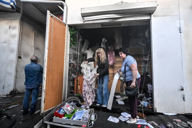 Russian troops strike clothes market in Zaporizhzhia Entrepreneurs salvage goods from a retail pavilion at the Central Clothes Market (Anholenko) in Zaporizhzhia, Ukraine, on September 26, 2026. The market sustained significant damage in a Russian drone attack. Zaporizhzhia Ukraine  Copyright: xDmytroxSmolienkox originalFilename: ukrinform-russiant260926_npZ8I.jpg
