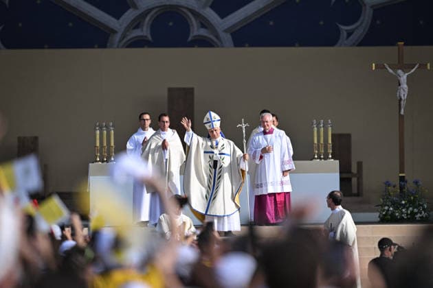 Pope Leon XIV in a solemn open-air mass in Paris FA Pope Leon XIV prays with the crowds in a solemn open-air mass at Place de la Concorede in Paris, on September 26, 2026. Photo by Firas Abdullah ABACAPRESS.COM Paris Ile-de-France France  Copyright: xAbdullahxFiras ABACAx
