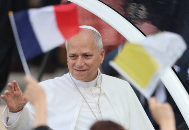 Visit to France of Pope Leo XIV - Mass At Concorde Place Pope Leo XIV arrives for at the mass at Concorde Place in Paris, France on September 26, 2026. Pope Leo XIV makes a historic apostolic journey of four days to France scheduled for September 25 to 28, 2026. Photo by Frederic Lafargue ABACAPRESS.COM Paris France  Copyright: xLafarguexFrederic ABACAx