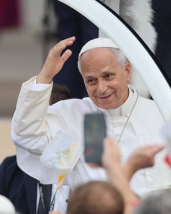 Visit to France of Pope Leo XIV - Mass At Concorde Place Pope Leo XIV arrives for at the mass at Concorde Place in Paris, France on September 26, 2026. Pope Leo XIV makes a historic apostolic journey of four days to France scheduled for September 25 to 28, 2026. Photo by Frederic Lafargue ABACAPRESS.COM Paris France  Copyright: xLafarguexFrederic ABACAx