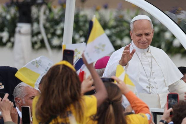 Visit to France of Pope Leo XIV - Mass At Concorde Place Pope Leo XIV arrives for at the mass at Concorde Place in Paris, France on September 26, 2026. Pope Leo XIV makes a historic apostolic journey of four days to France scheduled for September 25 to 28, 2026. Photo by Frederic Lafargue ABACAPRESS.COM Paris France  Copyright: xLafarguexFrederic ABACAx