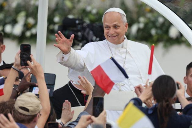 Visit to France of Pope Leo XIV - Mass At Concorde Place Pope Leo XIV arrives for at the mass at Concorde Place in Paris, France on September 26, 2026. Pope Leo XIV makes a historic apostolic journey of four days to France scheduled for September 25 to 28, 2026. Photo by Frederic Lafargue ABACAPRESS.COM Paris France  Copyright: xLafarguexFrederic ABACAx