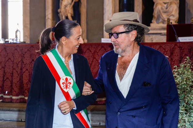 September 26, 2026, Florence, Rome, Italy: Sara Funaro with artist Julian Schnabel during the 34th edition of BIAF, the International Antiques Biennial. Florence, September 26, 2026 Florence Italy  - ZUMAa289 20260926_zia_a289_113 Copyright: xDexMartinoxTommasox xAgfx