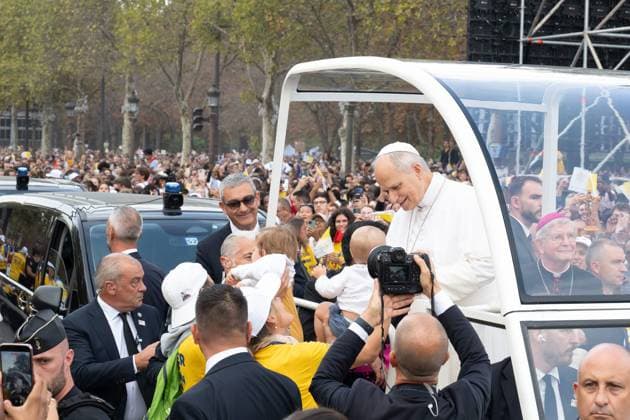 POPE S VISIT TO FRANCE PHOTOPQR OUEST FRANCE Stéphane Geufroi Paris, September 26, 2026. Léon XIV begins todaya historic four-day visit to France. The event is expected to draw one million people. This Saturday, September 26, his visit to France included a massive Mass at Place de la Concorde attended by more than 700,000 faithful. September 25, 2026, Paris, France. Pope Leo XIV is on an apostolic visit to France from September 25 to 28, 2026, in Paris, France.  Copyright: xPHOTOPQR OUESTxFRANCE MAXPPPxStéphanexGeufroix 20260926OFR1729 20260926OFR1729