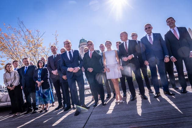 Group photo taken against the light on the rooftop terrace of the Hotel Bayerischer Hof: Alexander Dobrindt, German Federal Minister of the Interior, with his counterparts and international meeting participants. 2nd Munich Migration Meeting: Meeting of European Ministers on the Implementation of the Migration Policy Shift, Munich, Bavaria, Germany, Hotel Bayerischer Hof