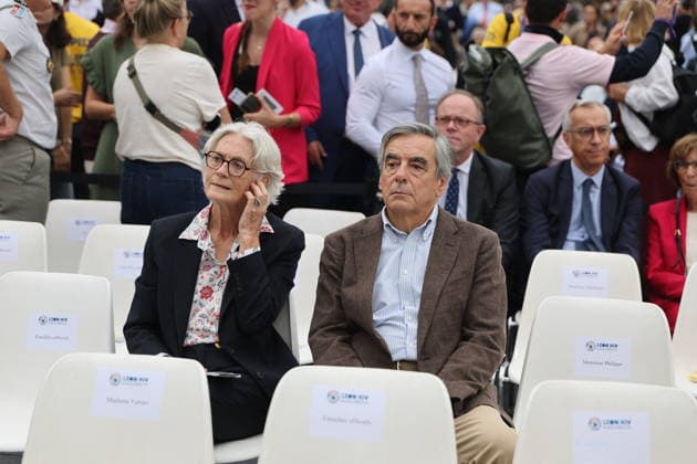 François Fillon and his wife Pénélope Fillon Celebrities at Pope Leo XIV’s grand Mass on the Place de la Concorde in Paris on September 26, 2026 Between the Avenue des Champs-Élysées and the Place de la Concorde, 700,000 faithful and onlookers, coming from all corners of the globe, gathered to attend the Mass celebrated by the Holy Father. The apostolic journey, from September 25 to 28, 2026, will continue in Lourdes and Metz. Jacovides Moreau Bestimage Celebrities attending the grand Mass celebrated by Pope Leo XIV at the Place de la Concorde in Paris on September 26, 2026. Between the Avenue des Champs-Élysées and the Place de la Concorde, 700,000 worshippers and onlookers from around the world gathered to attend the Mass celebrated by t  Copyright: xJACOVIDES-MOREAUx xBESTIMAGExJACOVIDES-MOREAUx xBESTIMAGEx
