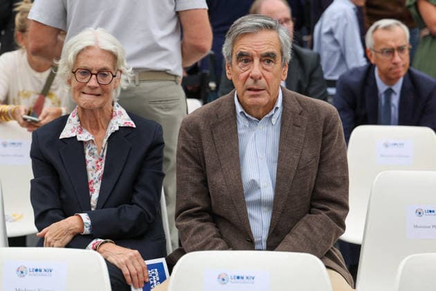 François Fillon and his wife Pénélope Fillon Celebrities at Pope Leo XIV’s grand Mass on the Place de la Concorde in Paris on September 26, 2026 Between the Avenue des Champs-Élysées and the Place de la Concorde, 700,000 faithful and onlookers, from all corners of the globe, gathered to attend the Mass celebrated by the Holy Father. The apostolic journey, from September 25 to 28, 2026, will continue in Lourdes and Metz. Jacovides Moreau Bestimage Celebrities attending the grand Mass celebrated by Pope Leo XIV at the Place de la Concorde in Paris on September 26, 2026. Between the Avenue des Champs-Élysées and the Place de la Concorde, 700,000 worshippers and onlookers from around the world gathered to attend the Mass celebrated by the Holy  Copyright: xJACOVIDES-MOREAUx xBESTIMAGExJACOVIDES-MOREAUx xBESTIMAGEx