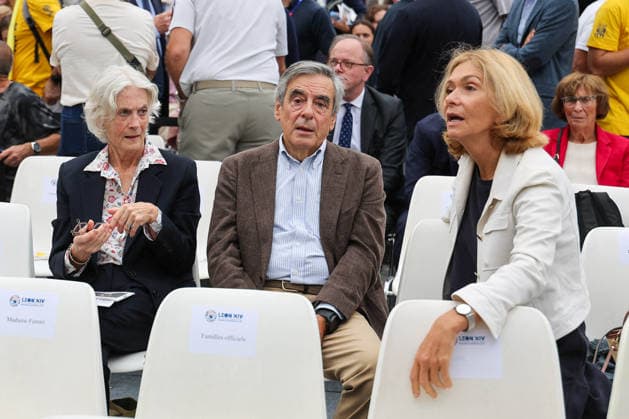 François Fillon and his wife Pénélope Fillon, Valérie Pécresse: Celebrities at Pope Leo XIV’s grand Mass on the Place de la Concorde in Paris on September 26, 2026. Between the Avenue des Champs-Élysées and the Place de la Concorde, 700,000 faithful and onlookers, coming from all corners of the globe, gathered to attend the Mass celebrated by the Holy Father. The apostolic journey, from September 25 to 28, 2026, will continue in Lourdes and Metz. Jacovides Moreau Bestimage Celebrities attending the grand Mass celebrated by Pope Leo XIV at the Place de la Concorde in Paris on September 26, 2026. Between the Avenue des Champs-Élysées and the Place de la Concorde, 700,000 worshippers and onlookers from around the world gathered to attend the  Copyright: xJACOVIDES-MOREAUx xBESTIMAGExJACOVIDES-MOREAUx xBESTIMAGEx