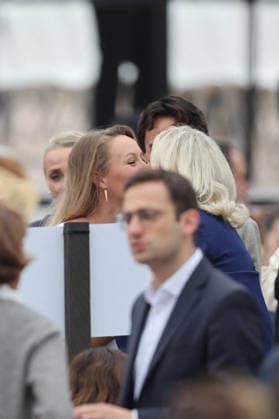 Marion Maréchal and her aunt Marine Le Pen Celebrities at Pope Leo XIV’s grand Mass on the Place de la Concorde in Paris on September 26, 2026 Between the Avenue des Champs-Élysées and the Place de la Concorde, 700,000 faithful and onlookers, from all corners of the globe, gathered to attend the Mass celebrated by the Holy Father. The apostolic journey, from September 25 to 28, 2026, will continue in Lourdes and Metz. Jacovides Moreau Bestimage Celebrities attending the grand Mass celebrated by Pope Leo XIV at the Place de la Concorde in Paris on September 26, 2026. Between the Avenue des Champs-Élysées and the Place de la Concorde, 700,000 worshippers and onlookers from around the world gathered to attend the Mass celebrated by the Holy F  Copyright: xJACOVIDES-MOREAUx xBESTIMAGExJACOVIDES-MOREAUx xBESTIMAGEx