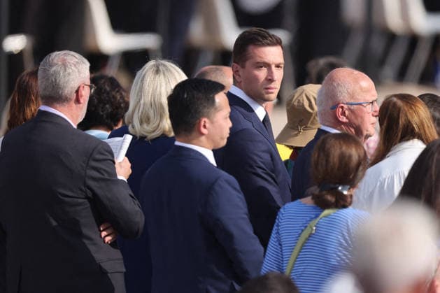 Marine Le Pen, Jordan Bardella: Celebrities at Pope Leo XIV’s grand Mass on the Place de la Concorde in Paris on September 26, 2026. Between the Avenue des Champs-Élysées and the Place de la Concorde, 700,000 faithful and onlookers, coming from all corners of the globe, gathered to participate in the Mass celebrated by the Holy Father. The apostolic journey, from September 25 to 28, 2026, will continue in Lourdes and Metz Jacovides Moreau Bestimage Celebrities attending the grand Mass celebrated by Pope Leo XIV at the Place de la Concorde in Paris on September 26, 2026 Between the Avenue des Champs-Élysées and the Place de la Concorde, 700,000 worshippers and onlookers from around the world gathered to attend the Mass celebrated by the Hol Copyright: xJACOVIDES-MOREAUx xBESTIMAGExJACOVIDES-MOREAUx xBESTIMAGEx