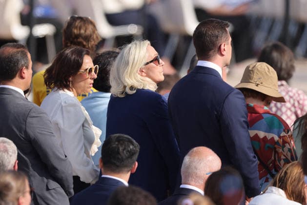 Marine Le Pen, Jordan Bardella: Celebrities at Pope Leo XIV’s grand Mass on the Place de la Concorde in Paris on September 26, 2026. Between the Avenue des Champs-Élysées and the Place de la Concorde, 700,000 faithful and onlookers, coming from all corners of the globe, gathered to participate in the Mass celebrated by the Holy Father. The apostolic journey, from September 25 to 28, 2026, will continue in Lourdes and Metz Jacovides Moreau Bestimage Celebrities attending the grand Mass celebrated by Pope Leo XIV at the Place de la Concorde in Paris on September 26, 2026 Between the Avenue des Champs-Élysées and the Place de la Concorde, 700,000 worshippers and onlookers from around the world gathered to attend the Mass celebrated by the Hol  Copyright: xJACOVIDES-MOREAUx xBESTIMAGExJACOVIDES-MOREAUx xBESTIMAGEx