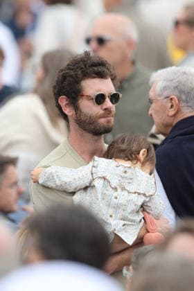 Guest: Celebrities at Pope Leo XIV’s grand Mass on Place de la Concorde in Paris on September 26, 2026. Between the Avenue des Champs-Élysées and Place de la Concorde, 700,000 faithful and onlookers, from all corners of the globe, gathered to attend the Mass celebrated by the Holy Father. The apostolic journey, from September 25 to 28, 2026, will continue in Lourdes and Metz. Jacovides Moreau Bestimage Celebrities attending the grand mass celebrated by Pope Leo XIV at the Place de la Concorde in Paris on September 26, 2026. Between the Avenue des Champs-Élysées and the Place de la Concorde, 700,000 worshippers and onlookers from around the world gathered to attend the Mass celebrated by the Holy Father. The apostolic journey, taking place  Copyright: xJACOVIDES-MOREAUx xBESTIMAGExJACOVIDES-MOREAUx xBESTIMAGEx